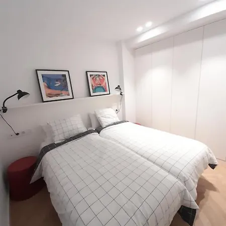 Apartamento Moderno Y Sofisticado Con Vistas A La Ciudad Bilbau