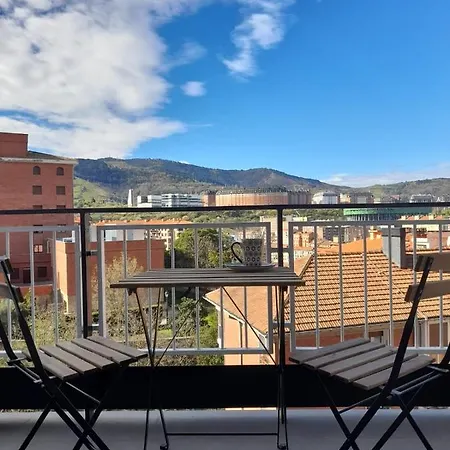 Moderno Y Sofisticado Con Vistas A La Ciudad Bilbau