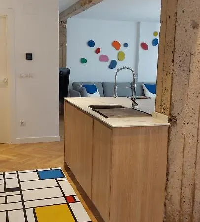 Moderno Y Sofisticado Con Vistas A La Ciudad Bilbau